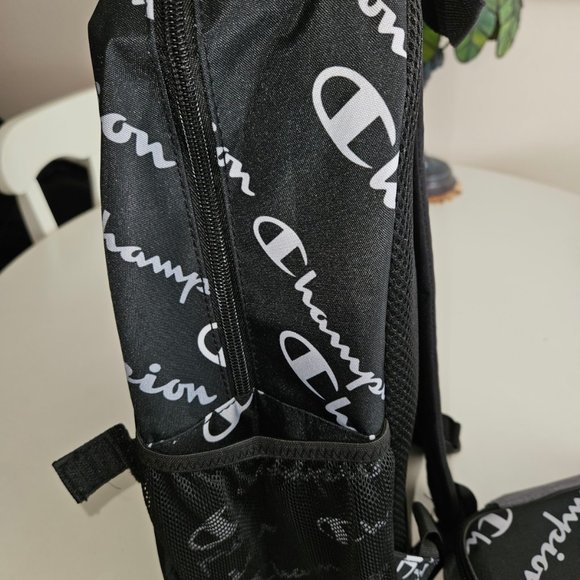 Champion backpack with detachable insulated lunchbox. - Picture 2 of 5